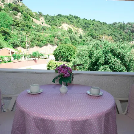 Corfu Menigos Lejlighedshotel